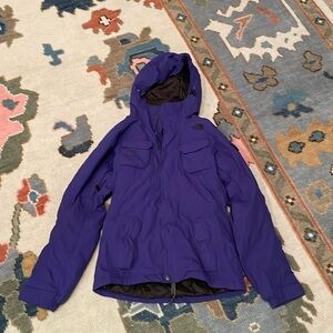 The North Face XS women’s ski jacket
086